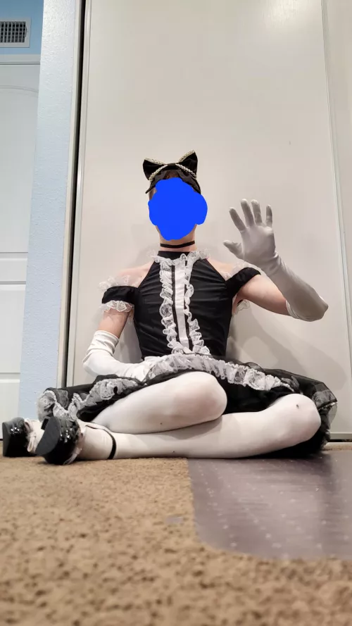 (He/Him) guess whos dad got covid, which means i have to islolate too. dressed up with a pamp underneath all of this