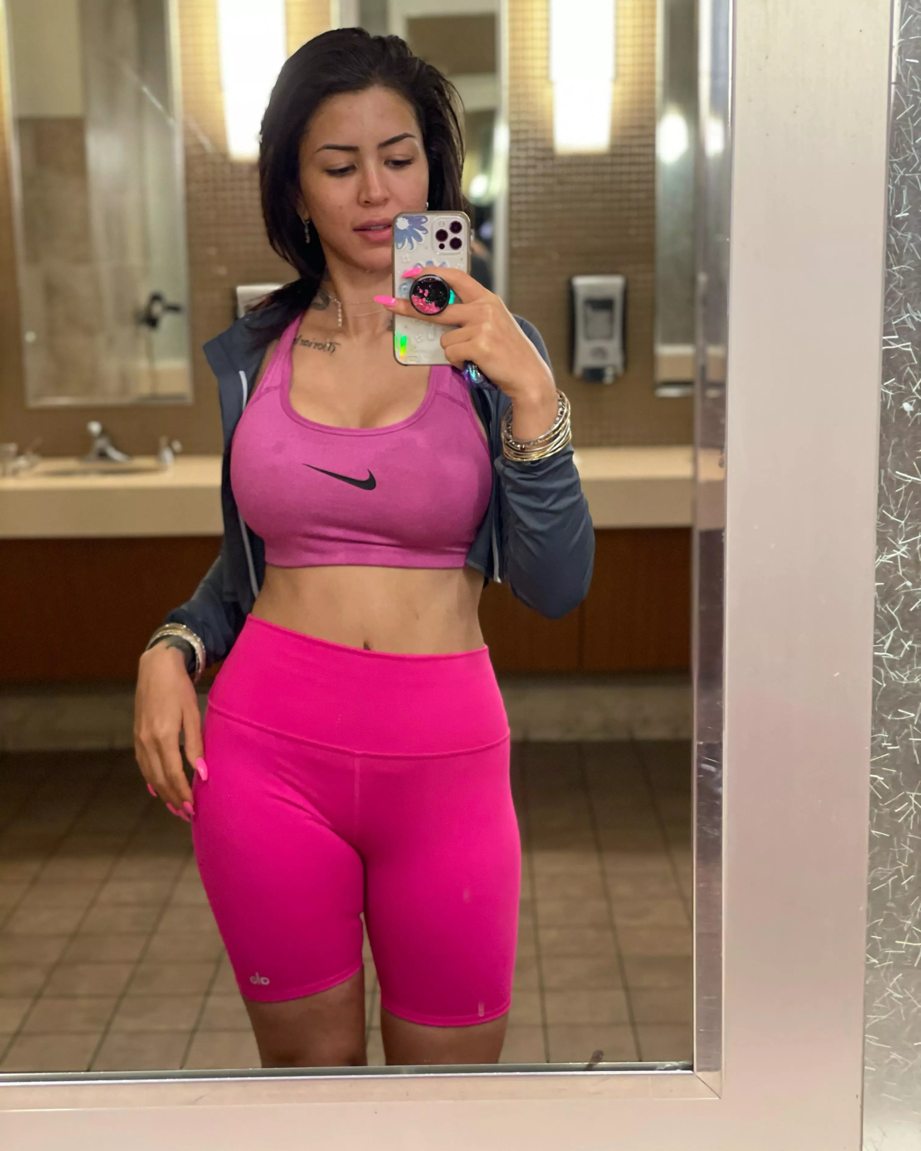 Hello everyone do you like my work out outfit Hello everyone do you like my work out outfit