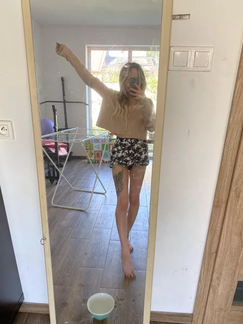 Hello! Look at me and adore me. I’m happy when weather is sunny ☺️✨