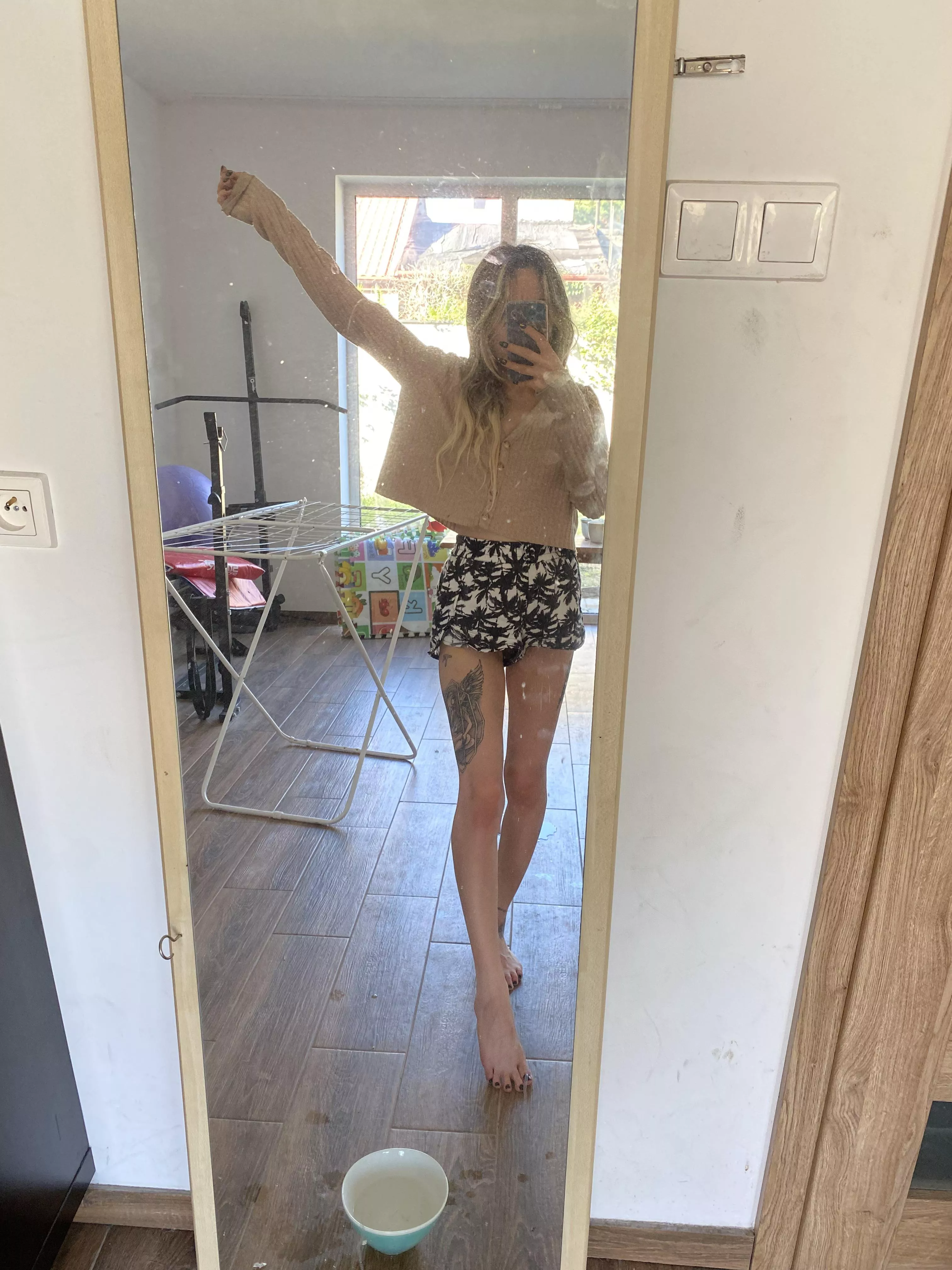 Hello! Look at me and adore me. I’m happy when weather is sunny ☺️✨