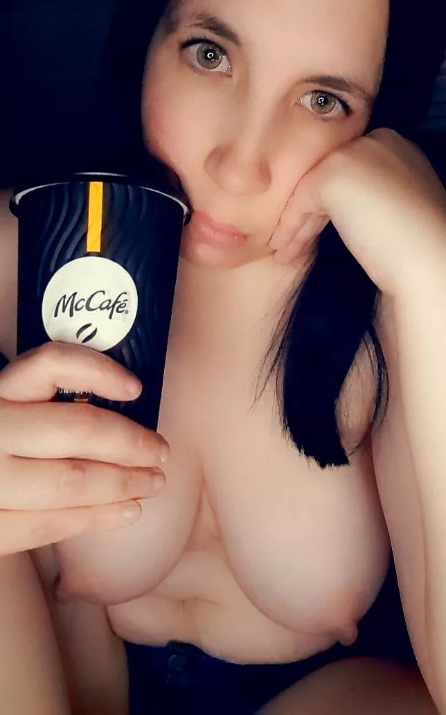 Hello lovelies 💋 not feeling the greatest tonight. Needing cuddles and a distraction Hello lovelies 💋 not feeling the greatest tonight. Needing cuddles and a distraction