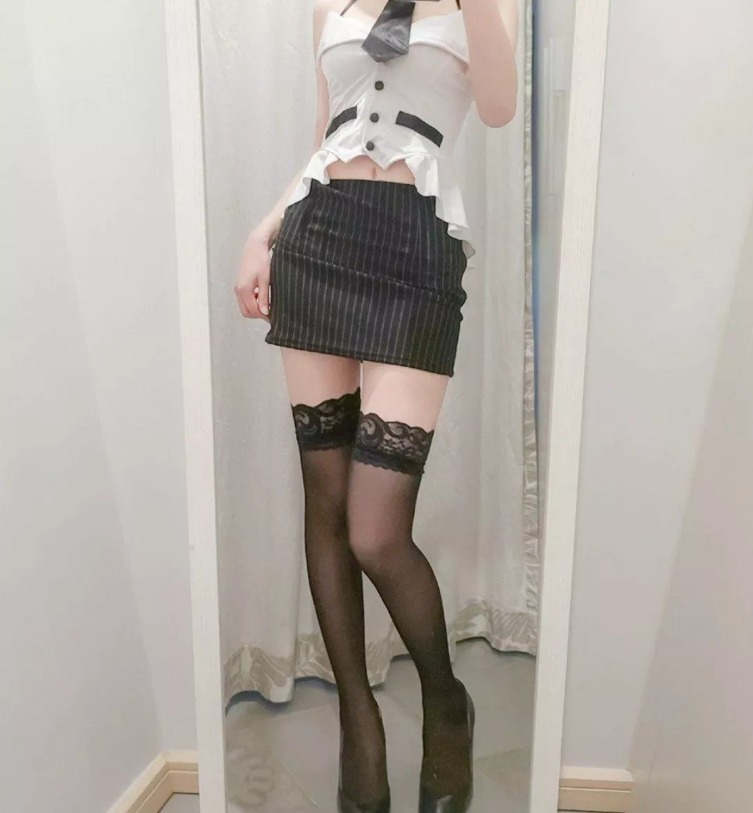 Hello Mr anon I'll be your new secretary starting today 🤍