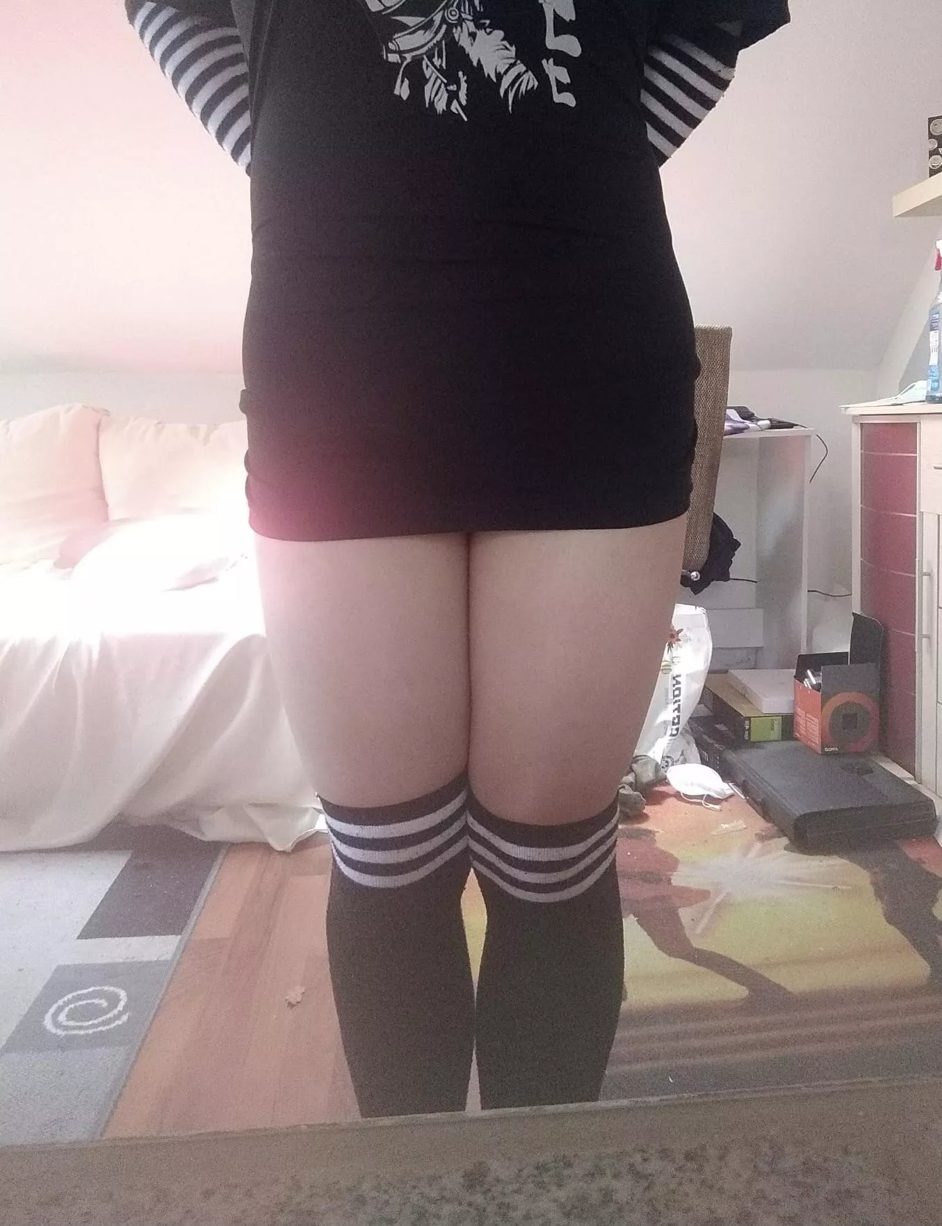 Hello my lovely people ^•^ (is there someone from germany?)