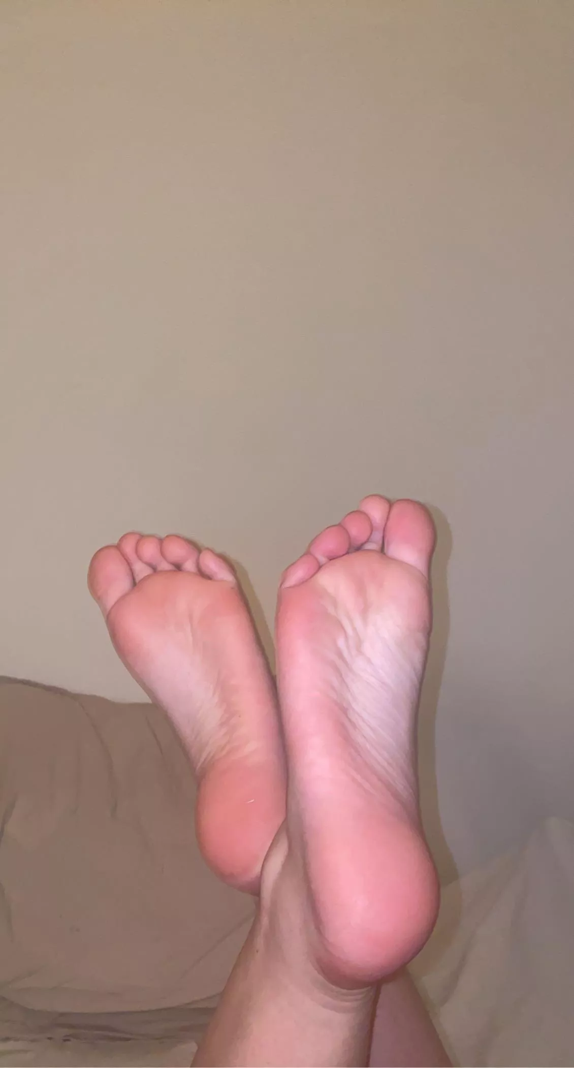 Hello my name is Jade and i am a 20 year old swedish girl selling custom pictures of my petite and soft, size 8 feet. I Will comply to any of your needs and i take payment via paypal. Please message me or add me on kik 😘 @sluskfot
