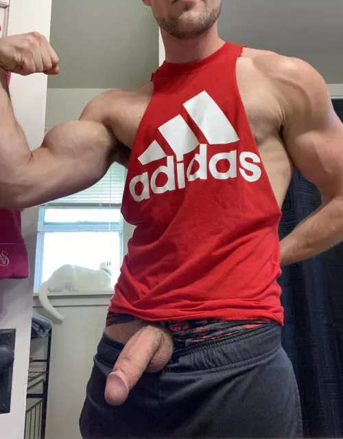 Hello there. Chats aren’t working, so if you wanna talk… gotta send it through messages 🤷🏼‍♂️ only if you wanna 😉