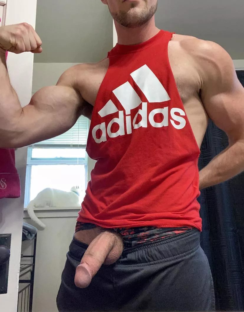 Hello there. Chats aren’t working, so if you wanna talk… gotta send it through messages 🤷🏼‍♂️ only if you wanna 😉