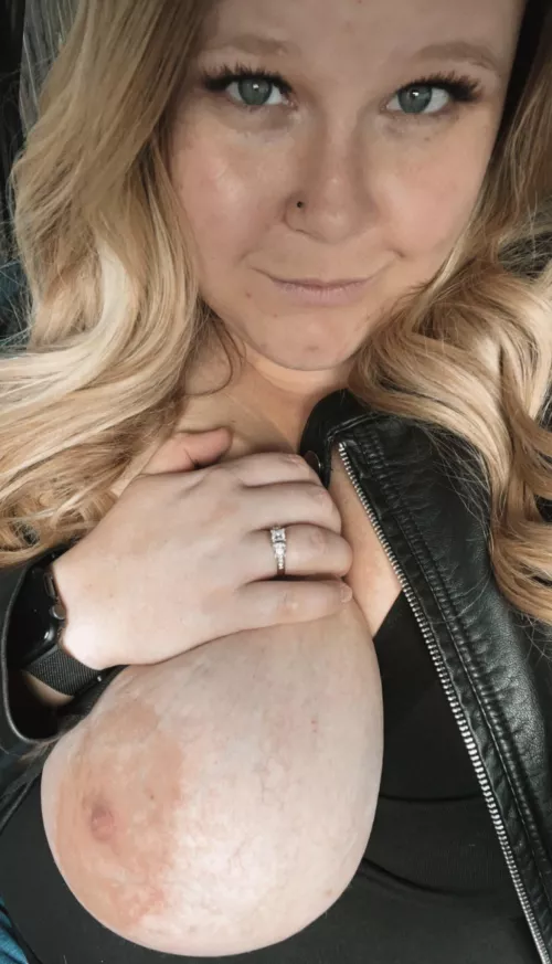Hello Titty Tuesday ðĪŠ (F)