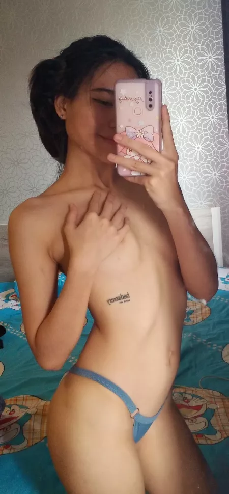 Hello to the same 5 guys who see my tiny teen body 😃