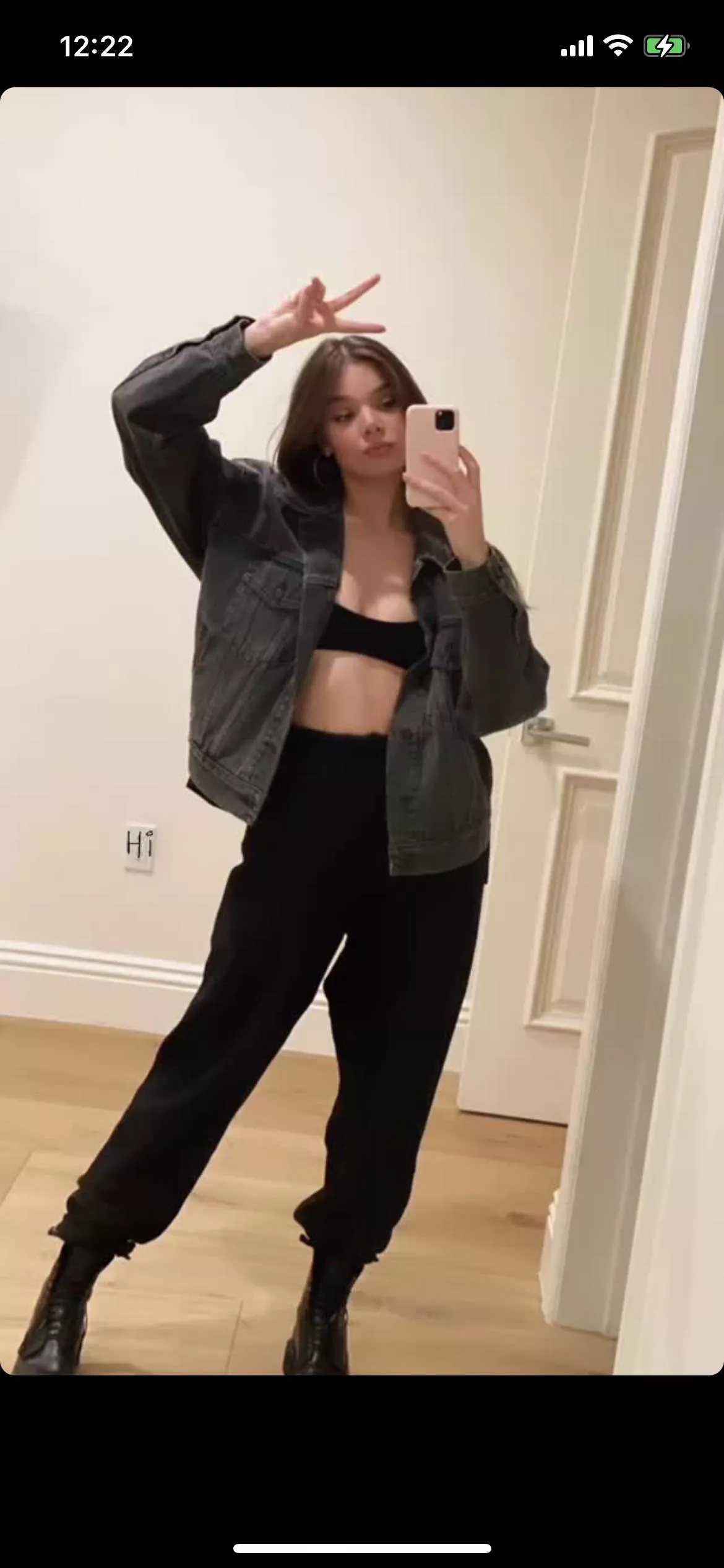 Help a Bi guy cum to Hailee Steinfeld?