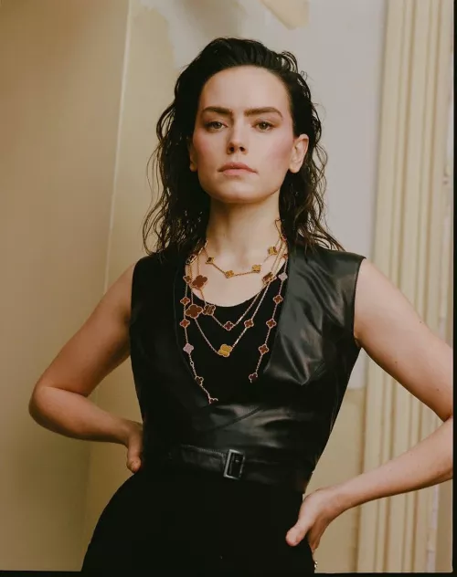 Help me cum to Daisy Ridley?