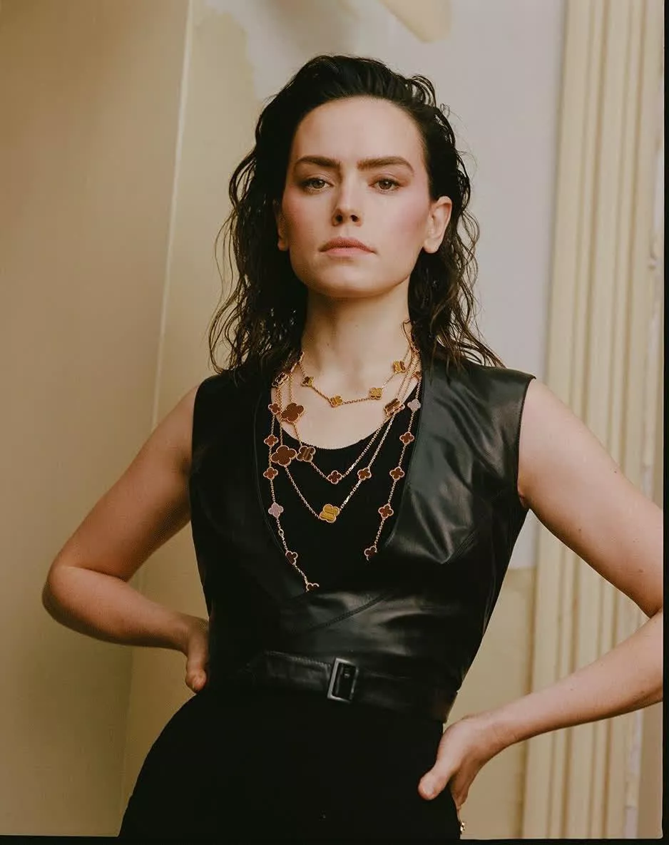 Help me cum to Daisy Ridley?