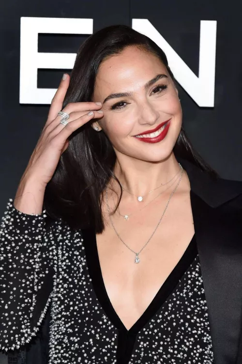 Help me cum to Gal Gadot
