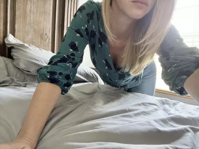 Help me make the bed? π€·πΌββοΈ Then we can mess it up all over againβ¦π (F)