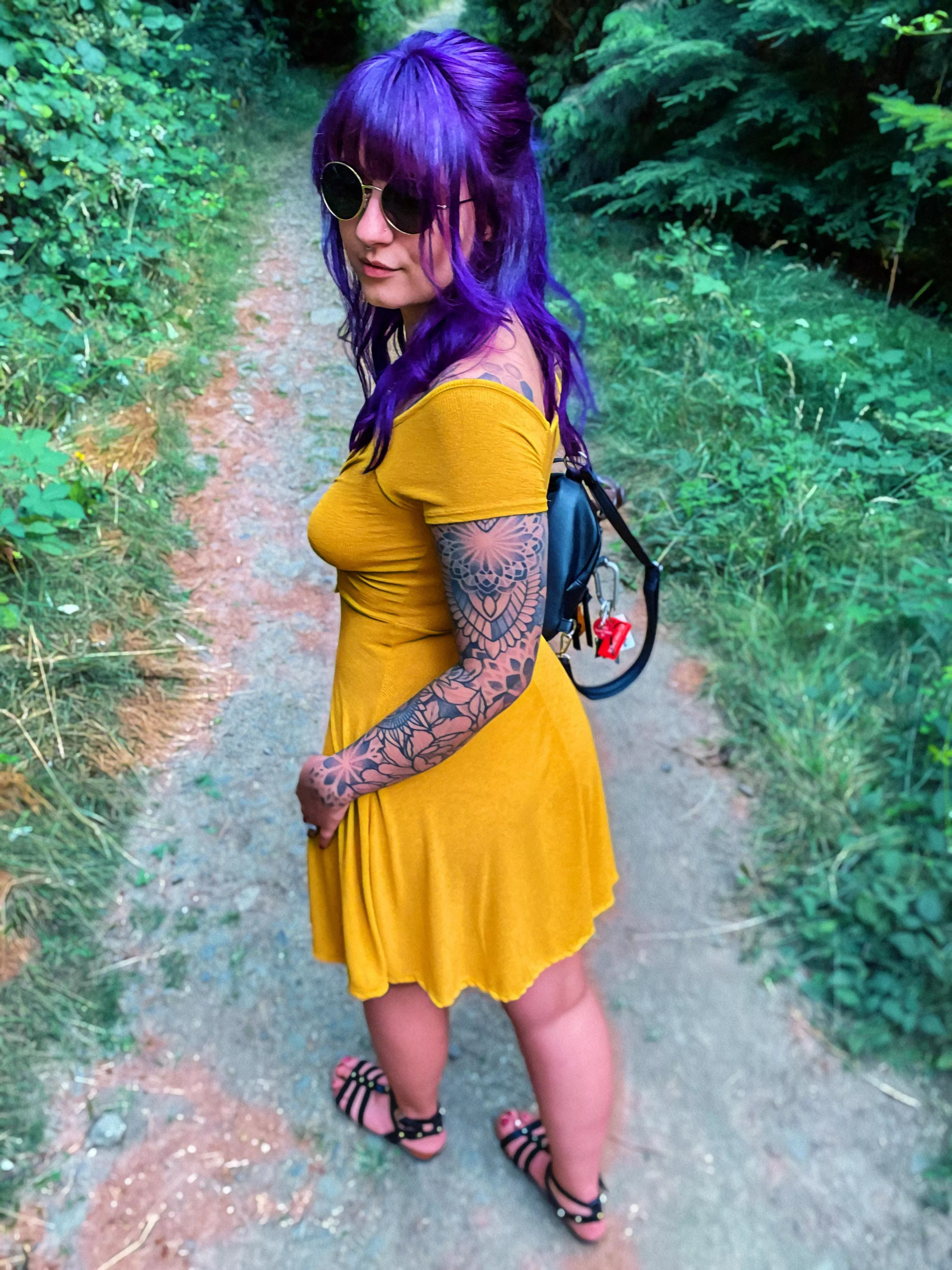 Help me take some nice pictures hiking to the river? 💙