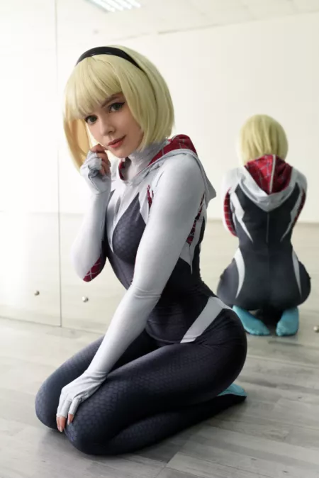 Help us to reach 600 patrons to unlock this cosplay, lewd and implied nude photoset for EVERYONE for FREE ~ link in comments