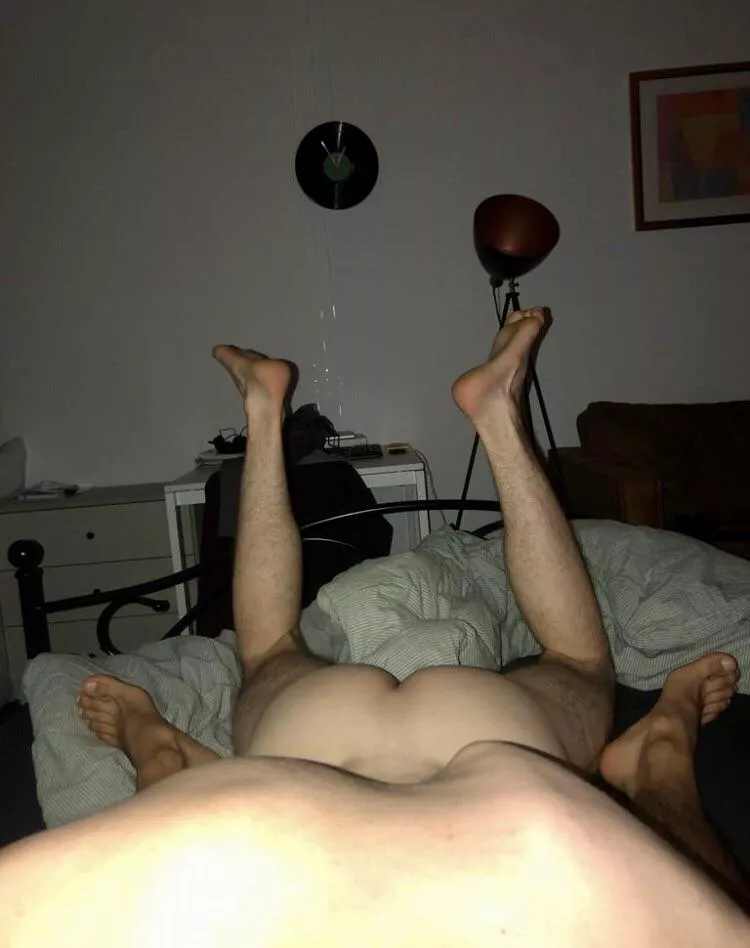 Helping each oter out 🤤