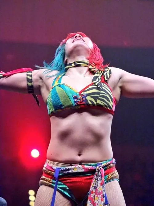 Her exposed belly turns me on