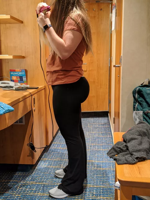 Her profile is astounding. 😉👍🤤