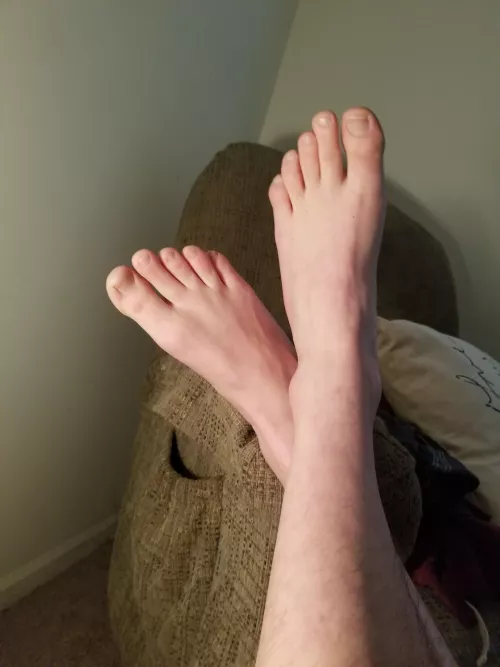 here goes nothing. dm me to chat :)