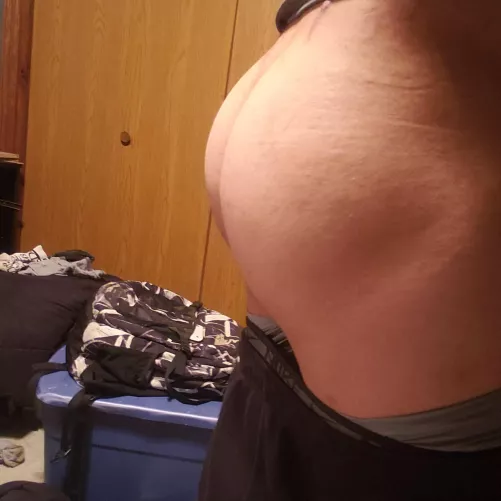 Here is a little ass for you guys 🎂