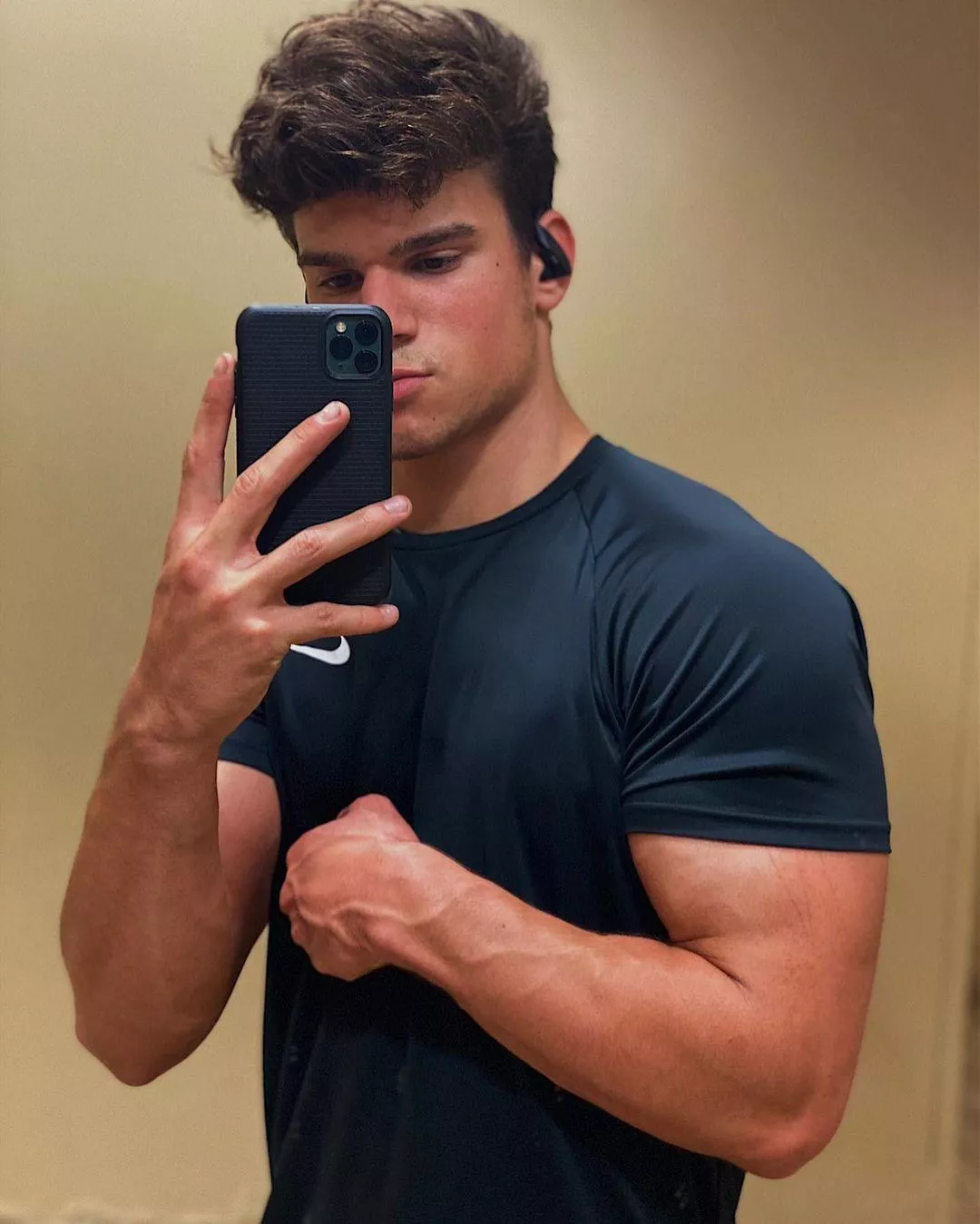 Here’s a bi for bi bros on Bisexuality Day Here’s a bi for bi bros on Bisexuality Day