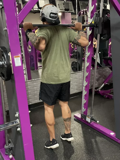 Here’s a clothed picture 🤷🏽♂️ quick Sunday leg pump 🤙🏽