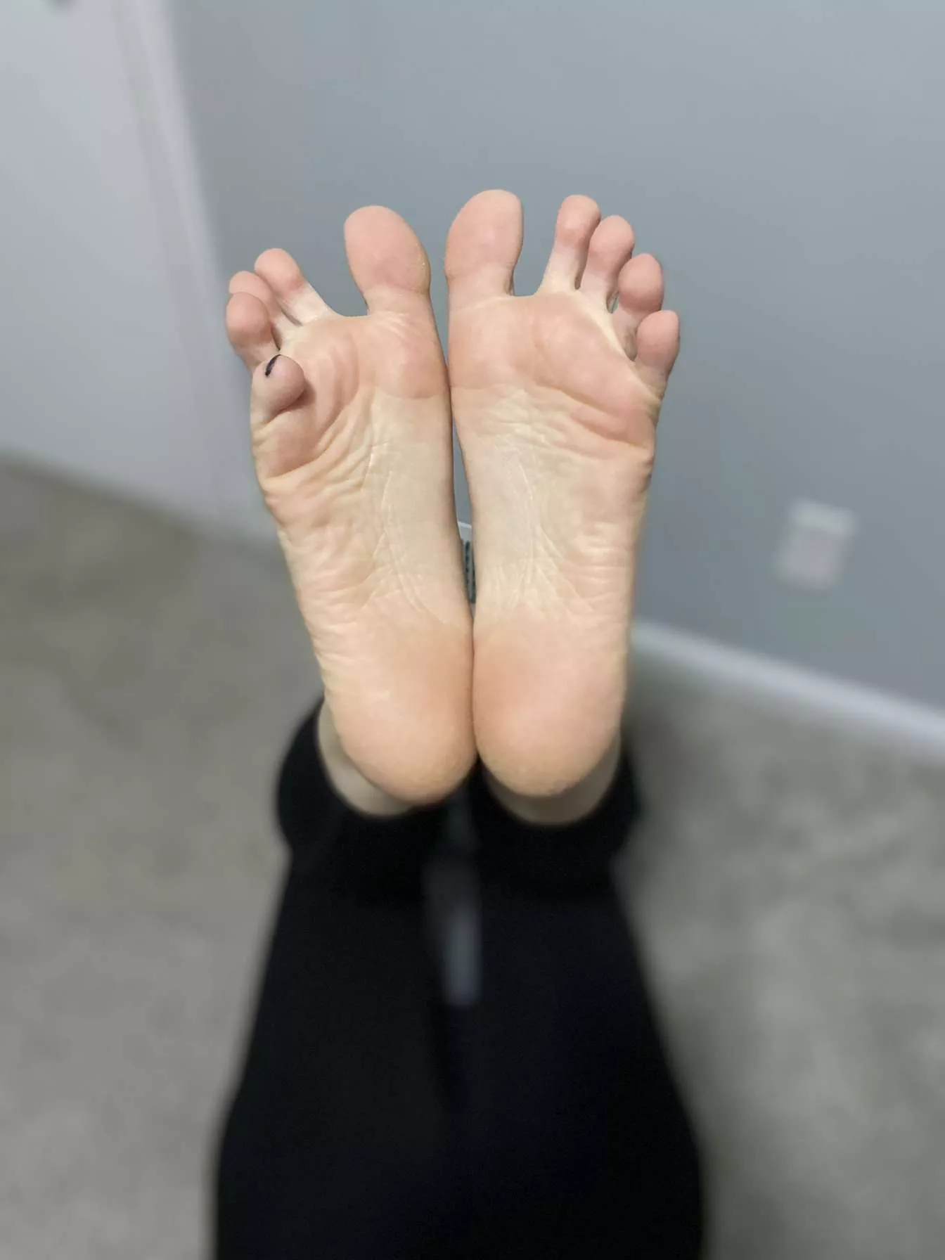 Here's a nice close up. What would you like to do with these toes spread wide open?