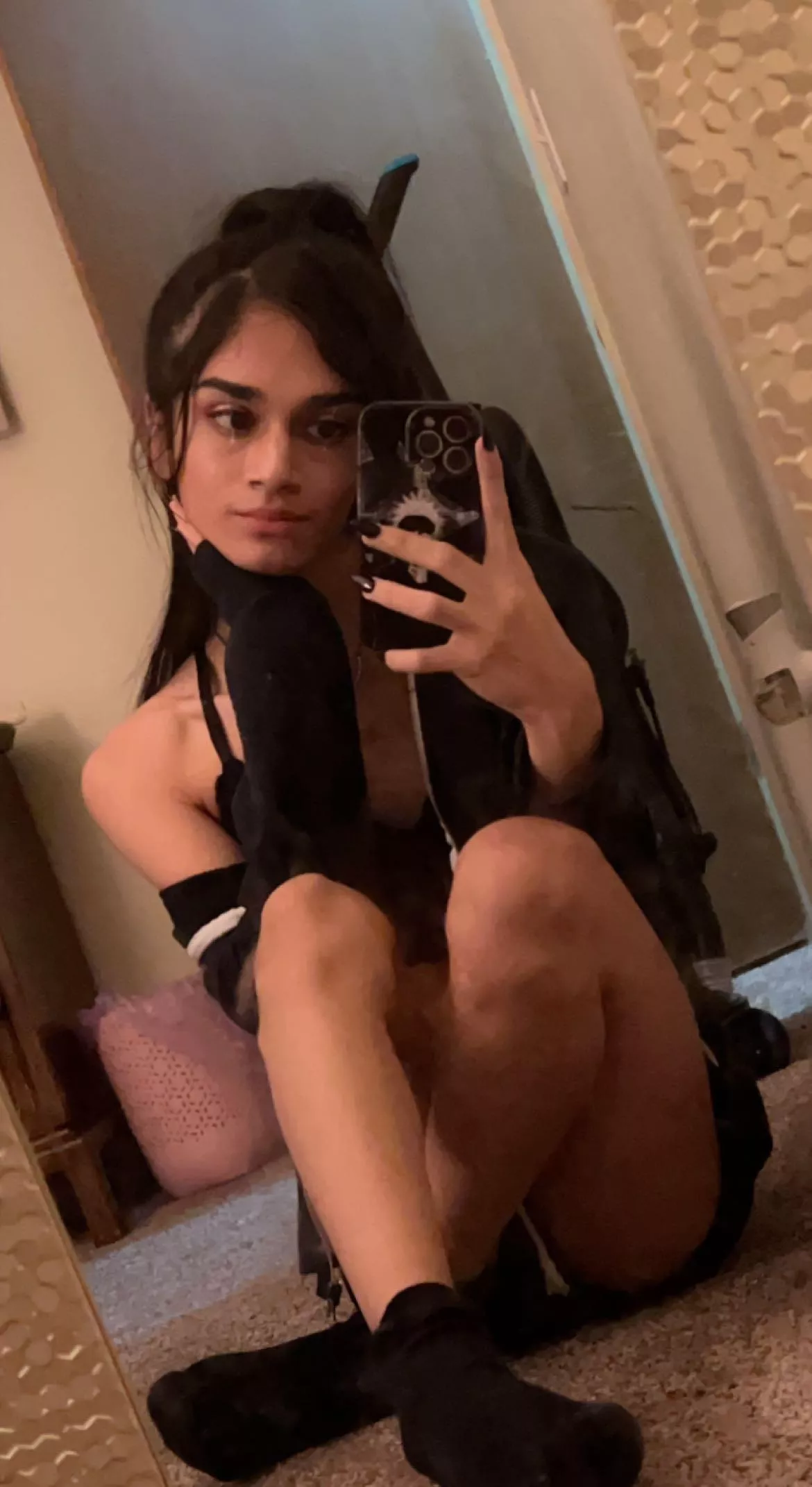 here’s a pic of me WITHOUT a mask since y’all kept bullying me for wearing one :’)