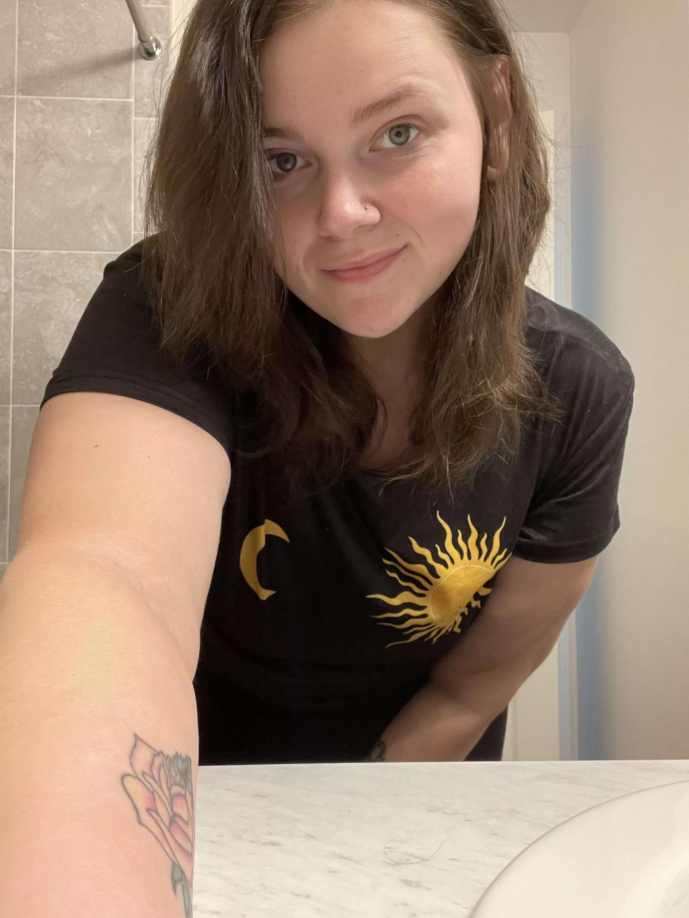 Here’s a selfie that shows my sick self ☺️ you’re welcome 😜