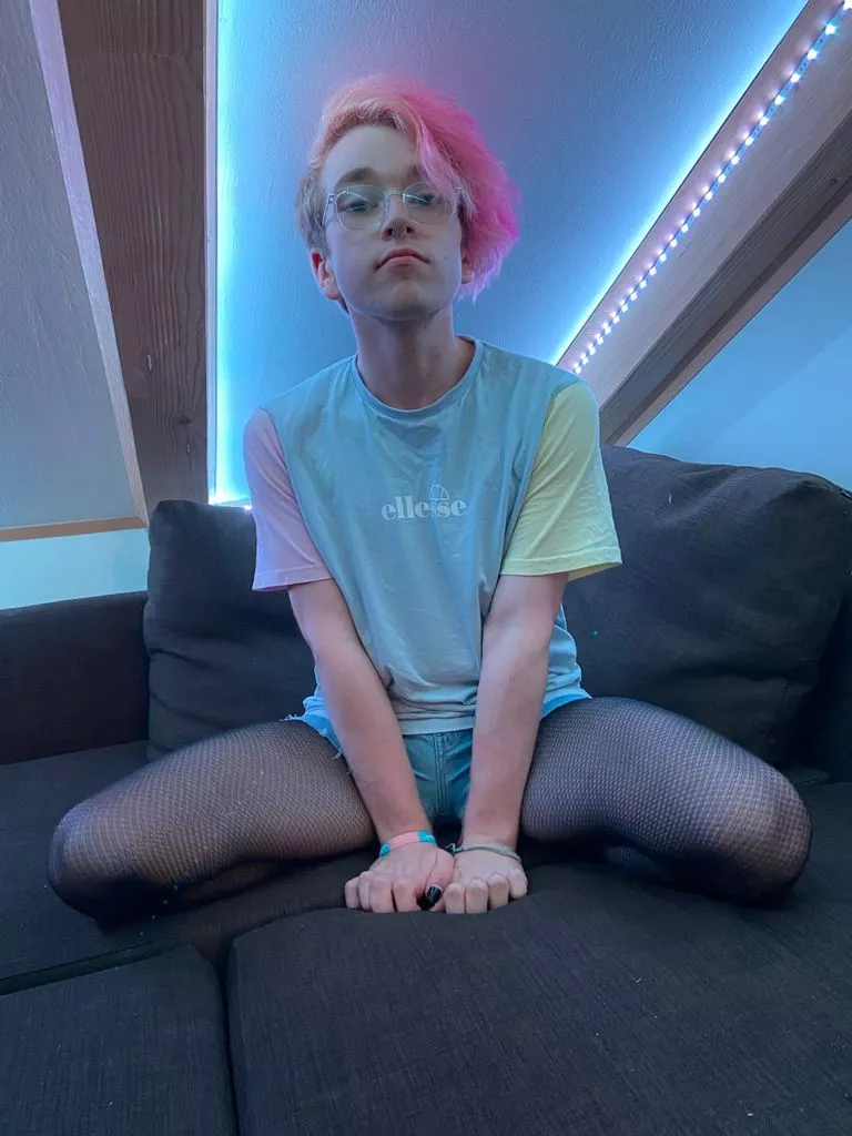 Hewwo all u cute people c: i love dressing up in cute outfits so much ❤❤ i hope u like it nearly as much uwu