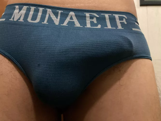 Hey! 20M southeast asian here. Should I hang it to the front so that my bulge would look bigger or not?