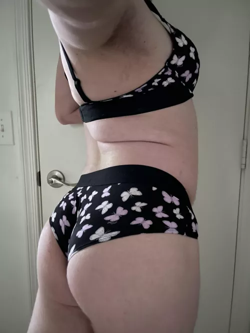 Hey all happy Monday 🦋😘❤️