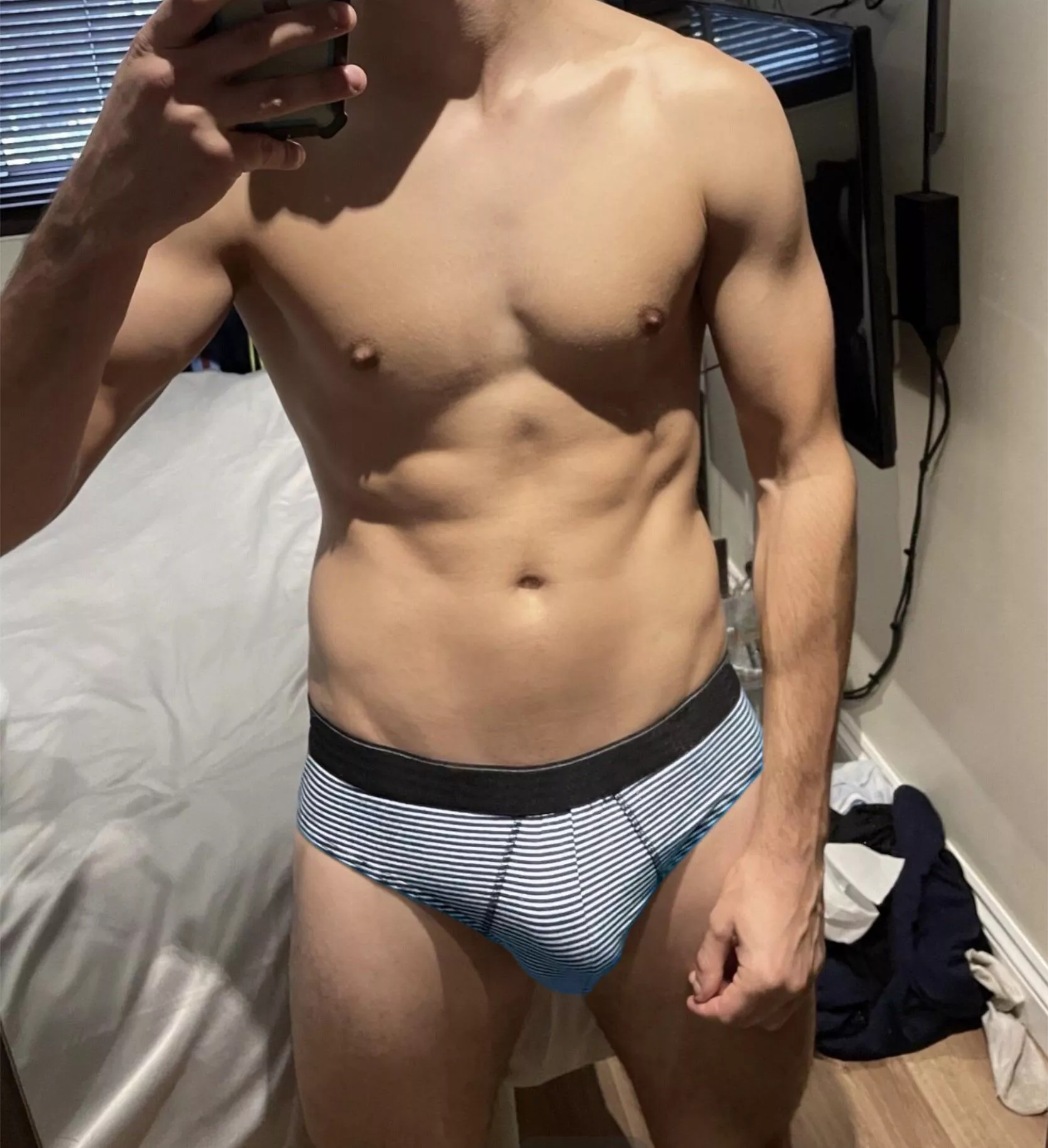 Hey bros, how do I look in briefs? 🤷🏻‍♂️ DM’s open if you want to chat 🤙