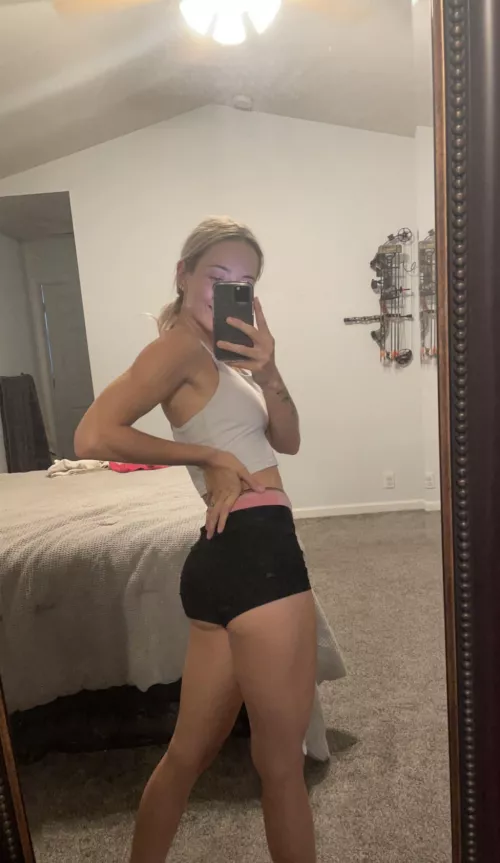 Hey Come check out my page for some fun ๐คค I take customs and requests ๐คโค๏ธ