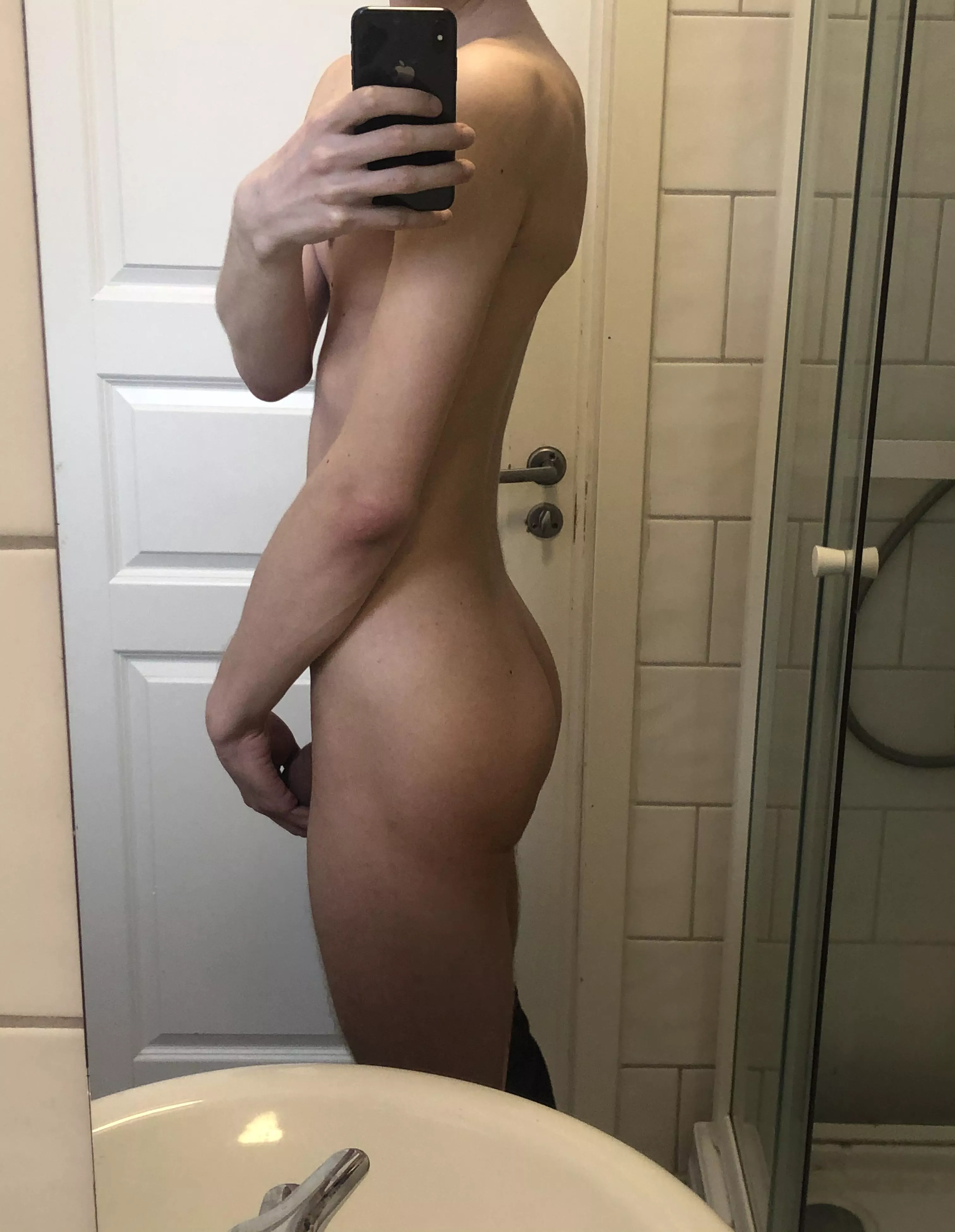 Hey come have a little look at my but😌