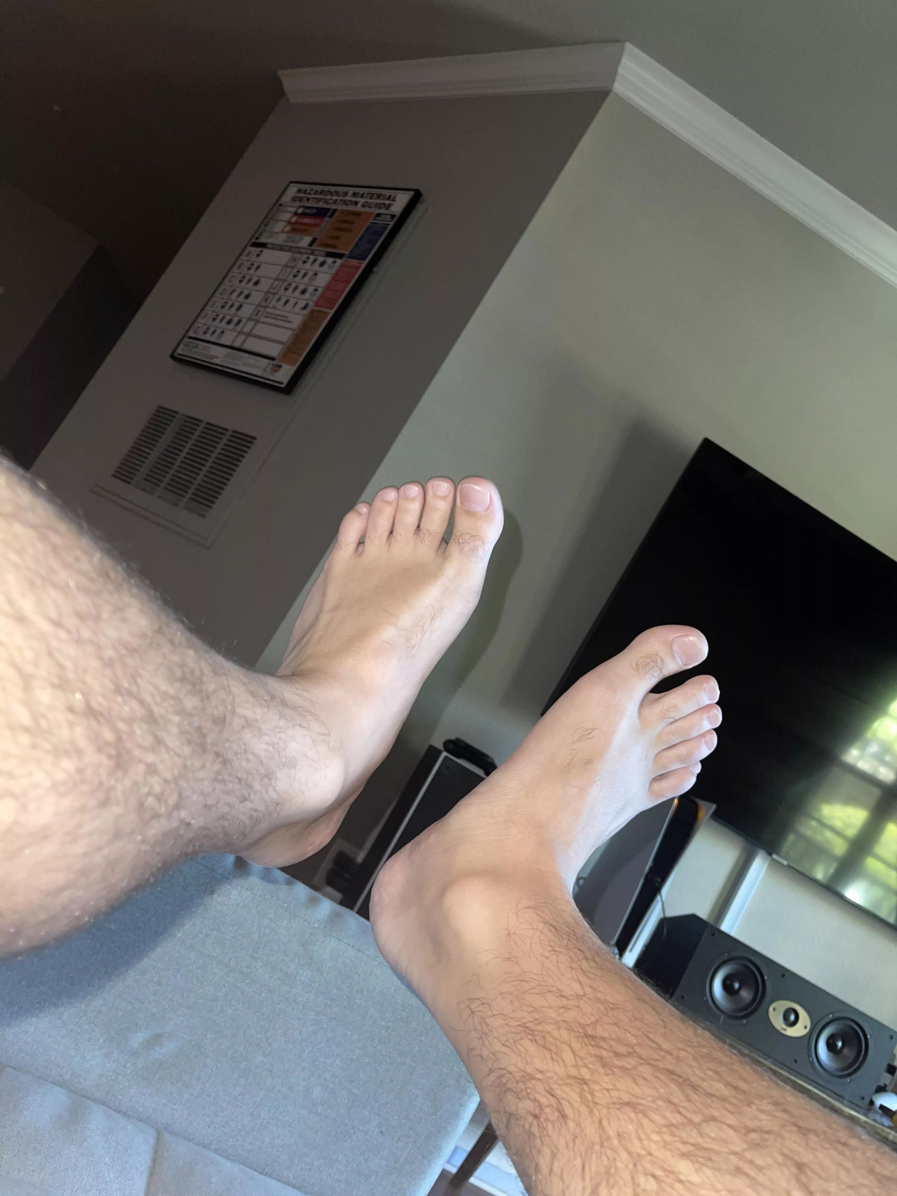 Hey dudes. Anyone like to lick? Hey dudes. Anyone like to lick?