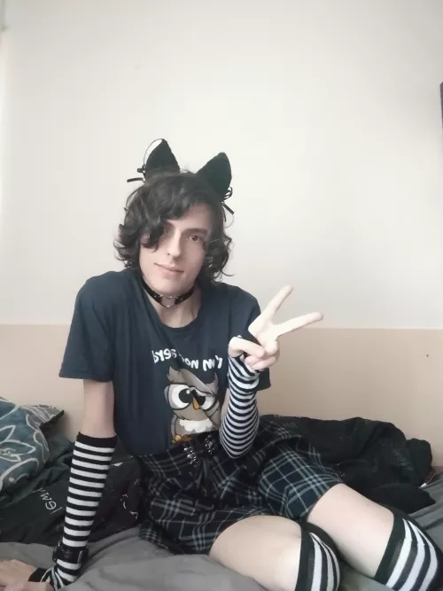 Hey everyone ! French trans catgirl here ! I know there's not much variation in the outfit, but do I look cute ?
