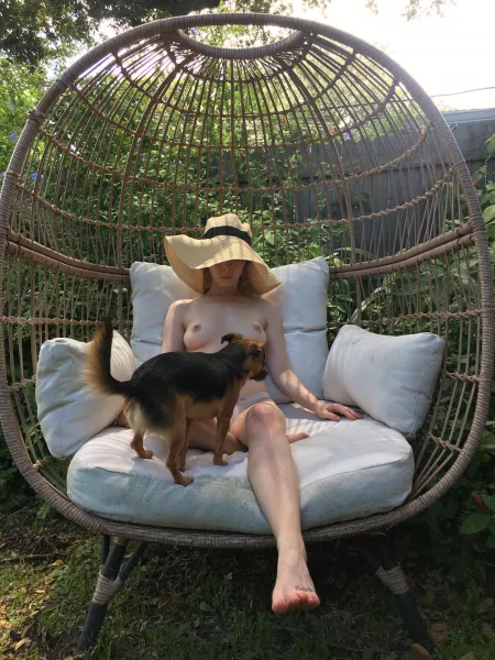 Hey girl, youโre blocking the money shot. (F)