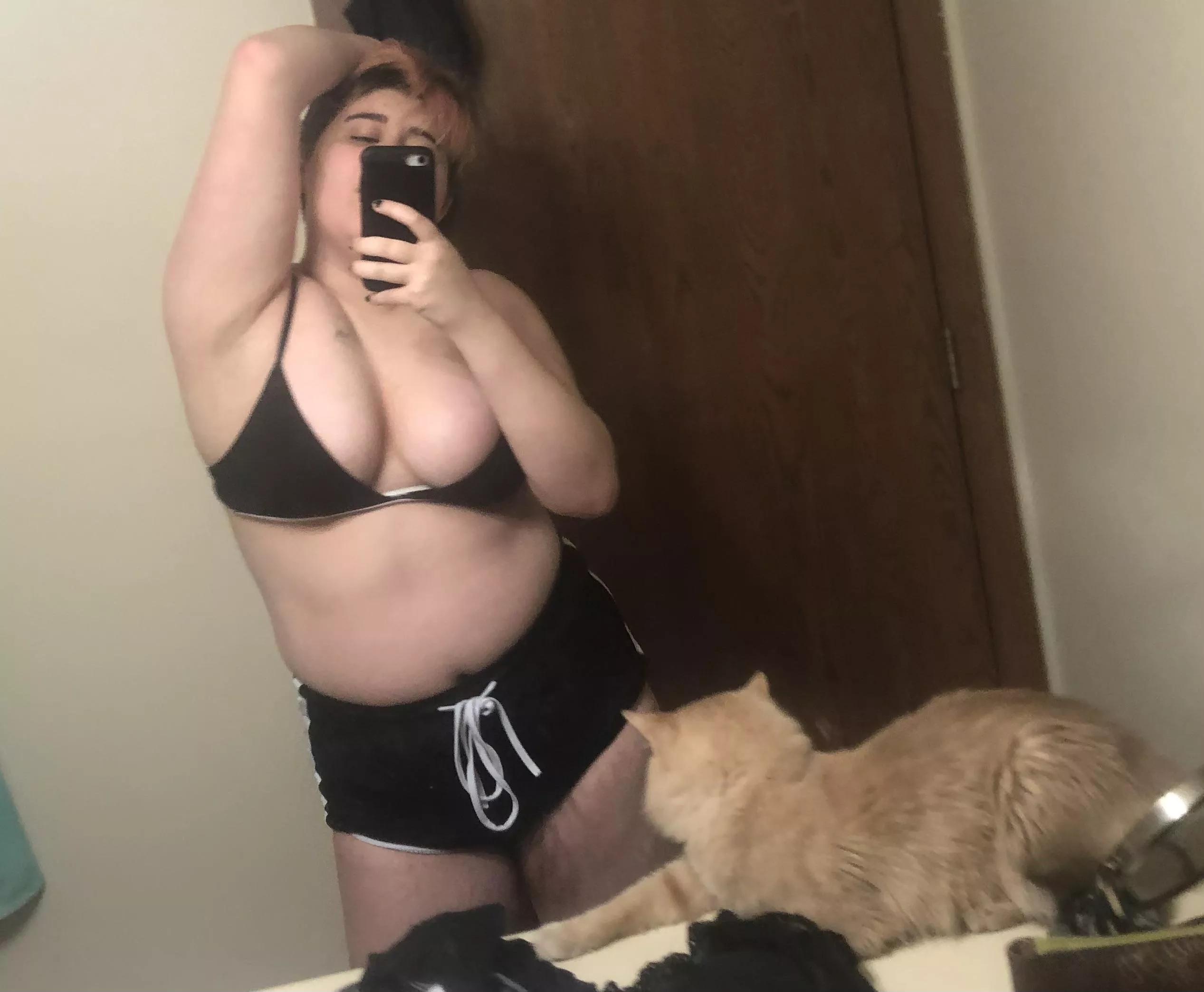 Hey happy friday night 🥰 any wild weekend plans?