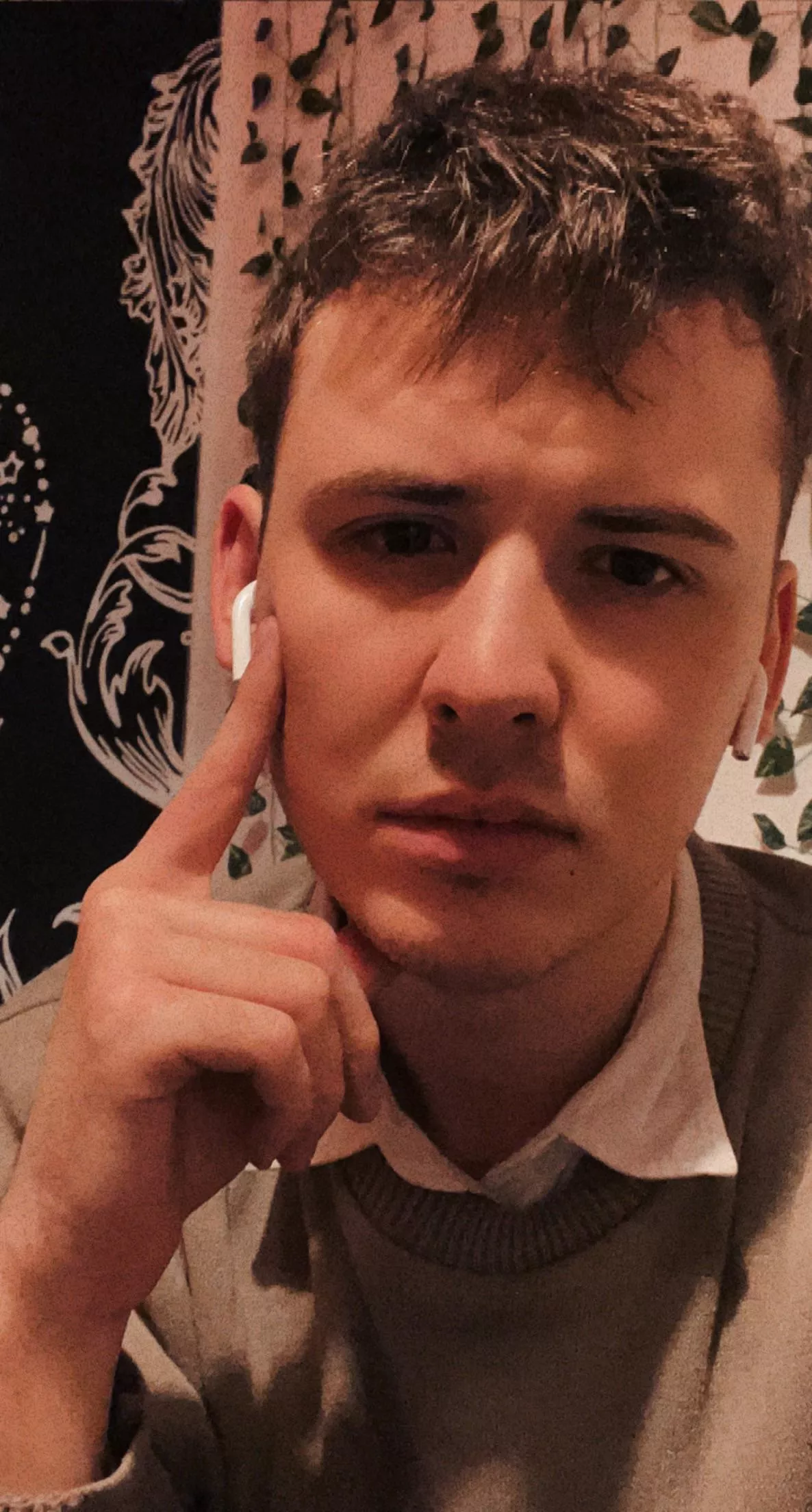 Hey I’m bored hmu if you wanna chat 😂