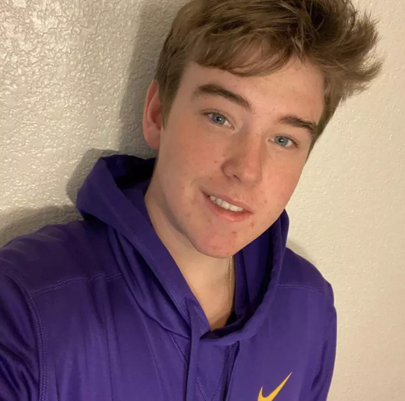 Hey I’m Chris. I’m 21 and want to know what you think of me? Hey I’m Chris. I’m 21 and want to know what you think of me?