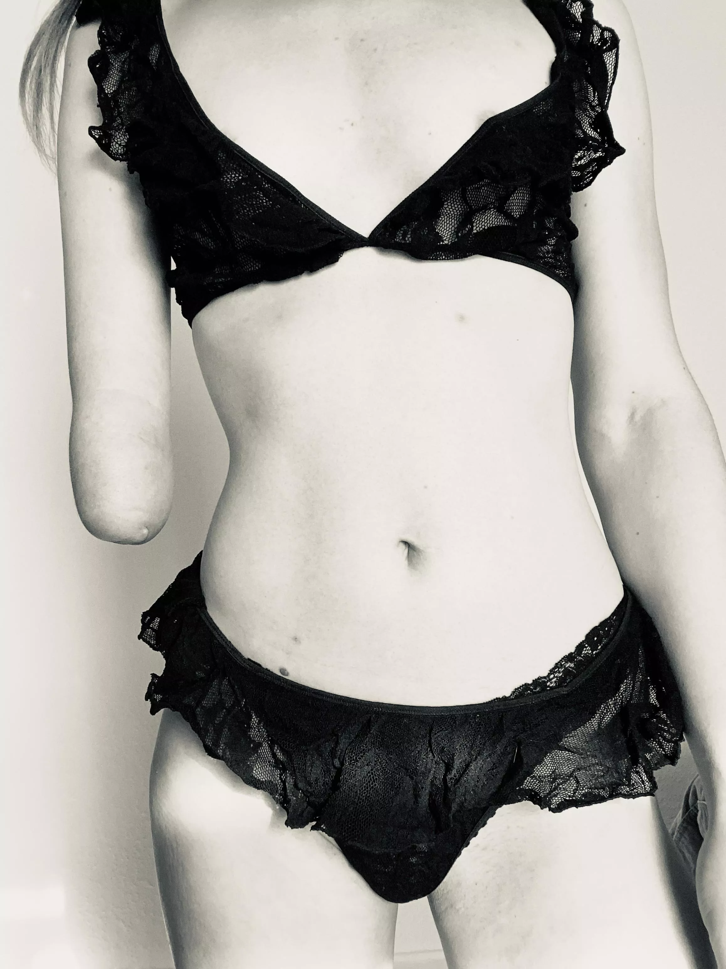 Hey, I’m Sofie🤍Subscribe to my OnlyFans for just $4.99🎀Daily Content, Amputee, Dick/Cumshot Raiting Link in Comments