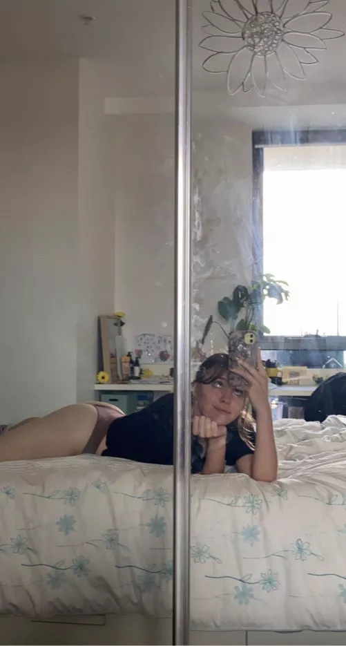 hey :) im tahlia, 18, virgin and im bored