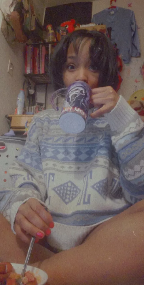 Hey Littles make sure to eat and clean your room after playing! Take care of yourself please! I no it's hard sometimes