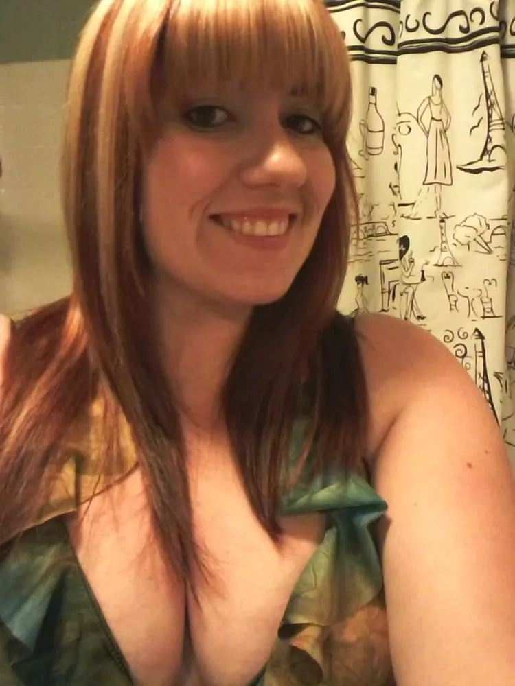 Hey my husbands to lazy to take bins out so I'm doing it I'll suck anyone off who meets me there Hey my husbands to lazy to take bins out so I'm doing it I'll suck anyone off who meets me there