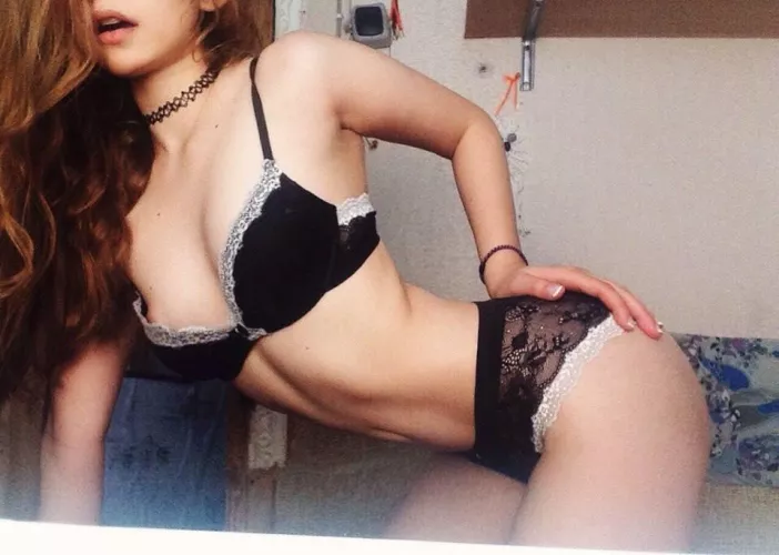 Hey my king, your hot girl is waiting for you❤️‍🔥 I'm 22 years old and I want you to be hard🤫💦 Link in my bio🍓