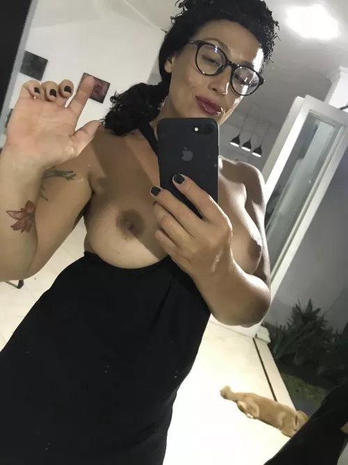 Hey my lovers!Your milf ready to see you in my page π link in the comments 30% off