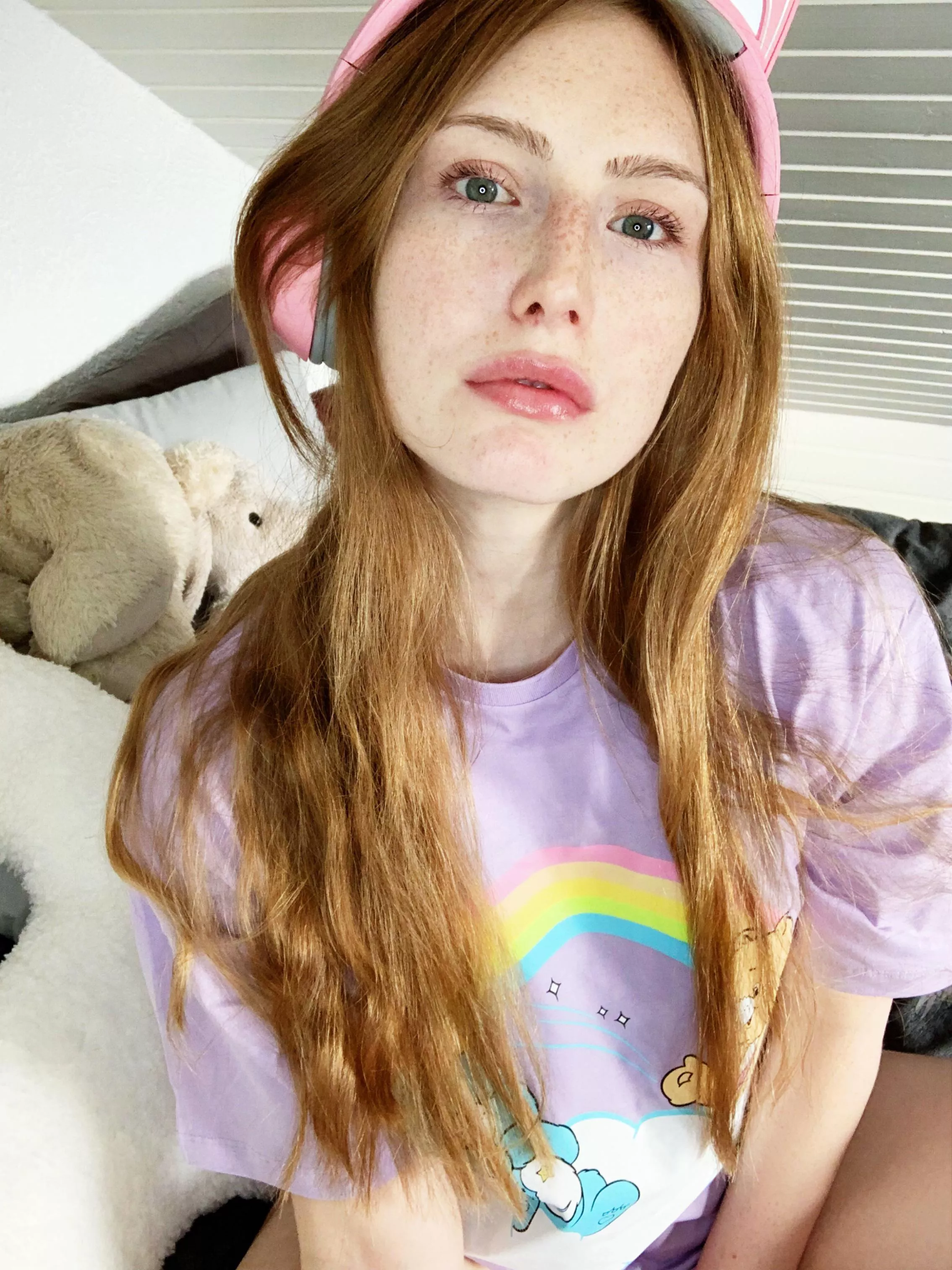 Hey there, I hope I have enough freckles 😇😋