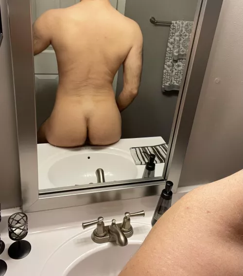 Hey there’s some cake on the counter