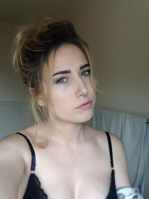 Heyy, who's horny? 💦👀